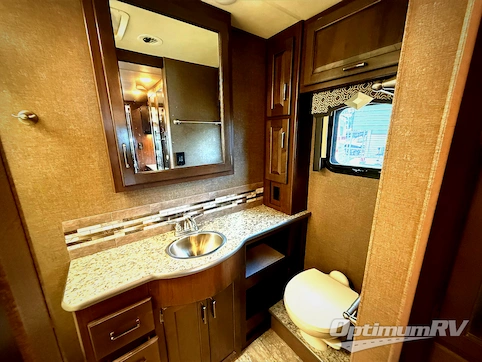 2019 Thor Hurricane 35M RV Photo 4