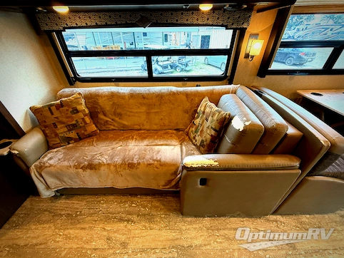 2019 Thor Hurricane 35M RV Photo 3