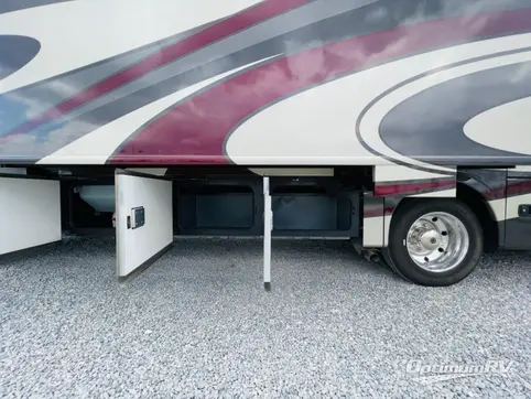 2019 Fleetwood Bounder 33C RV Photo 4