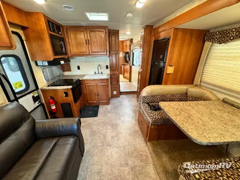 2011 Coachmen Leprechaun 318SA RV Photo 2