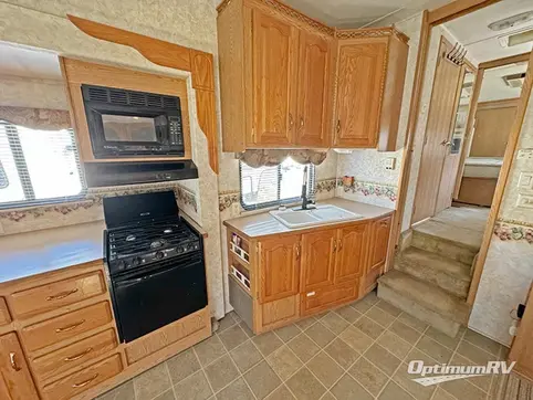 2005 Keystone Montana 3670 RL RV Photo 4