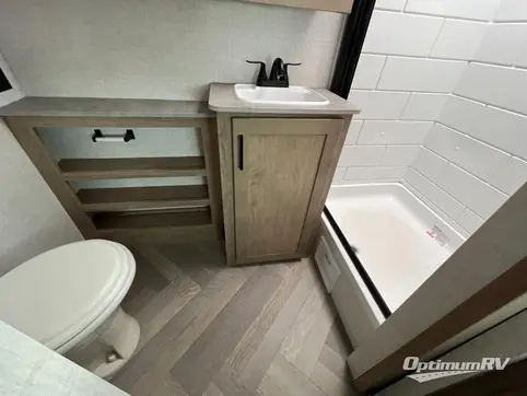 2024 Ember E-Series 22MLQ RV Photo 4