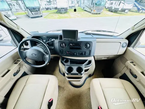 2014 Fleetwood Jamboree Searcher 31M RV Photo 2