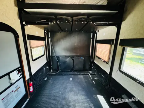 2017 Prime Time Spartan 1032 RV Photo 4