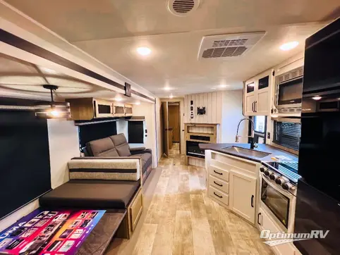 2024 Palomino Puma 32BHQS RV Photo 2