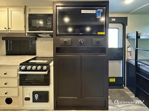 2023 Highland Ridge Range Lite 241BH RV Photo 3