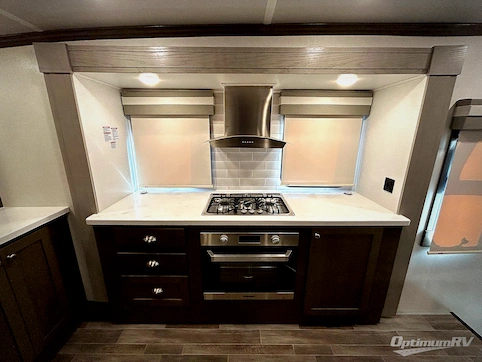 2022 Palomino Columbus 388FK RV Photo 2