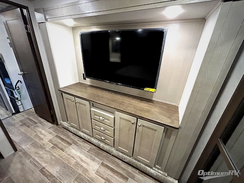 2022 Palomino Columbus 388FK RV Photo 4