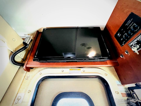 2014 Thor Vegas 24 1 RV Photo 2