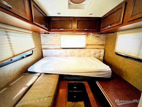 2014 Thor Vegas 24 1 RV Photo 3