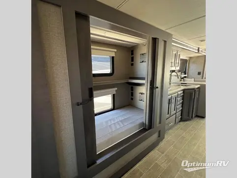 2022 Thor Miramar 34.6 RV Photo 2