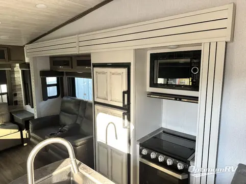 2021 Keystone Cougar Half-Ton 27SGS RV Photo 3