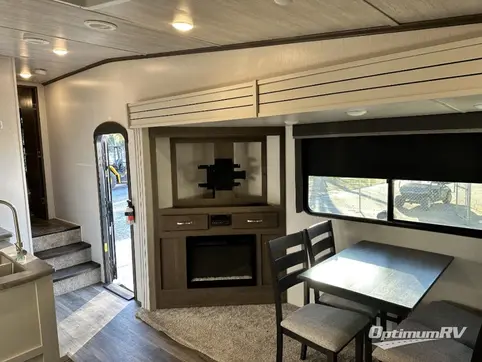 2021 Keystone Cougar Half-Ton 27SGS RV Photo 4