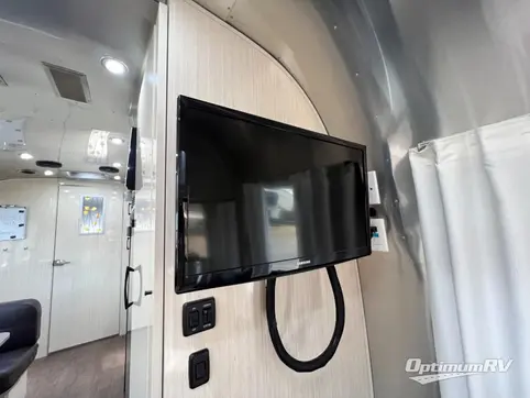 2018 Airstream International Serenity 23FB RV Photo 3