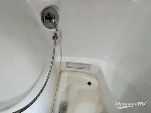 2018 Airstream International Serenity 23FB RV Photo 4