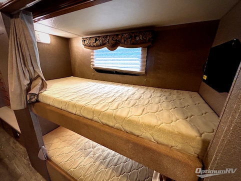 2016 Thor Four Winds Super C 35SB RV Photo 3