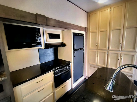 2019 Winnebago Towables Minnie Plus 27RLTS RV Photo 4