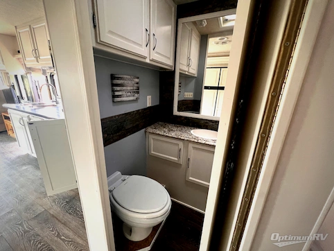 2007 Fleetwood Bounder 35E RV Photo 4
