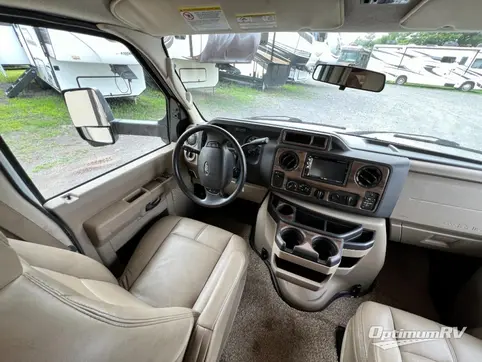 2018 Thor Chateau 24F RV Photo 2