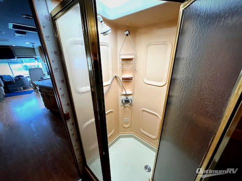 1999 Fleetwood Discovery 36T RV Photo 4