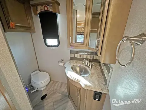 2019 Fleetwood Pace Arrow 36U RV Photo 4