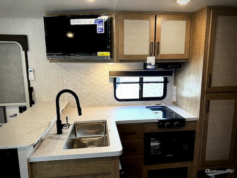 2025 Ember E-Series 22ETS RV Photo 2