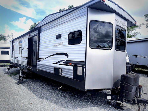 Used 2018 Forest River Wildwood DLX 395FKLTD Featured Photo