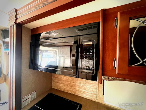 2016 Thor Hurricane 27K RV Photo 3