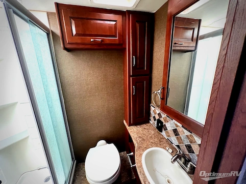2016 Thor Hurricane 27K RV Photo 4