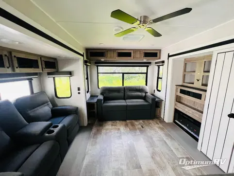 2025 Palomino Puma Destination 38RLB RV Photo 2