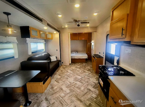 2025 HL Enterprise Hy-Line 38 Premier RV Photo 2