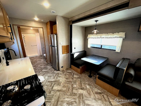 2025 HL Enterprise Hy-Line 38 Premier RV Photo 2