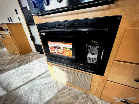 2025 HL Enterprise Hy-Line 38 Premier RV Photo 4