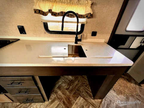 2025 HL Enterprise Hy-Line 38 Premier RV Photo 4