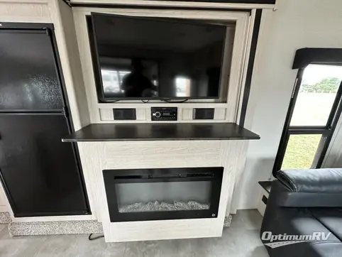 2021 Coachmen Apex Ultra-Lite 293RLDS RV Photo 3
