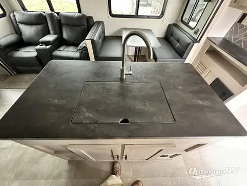 2021 Coachmen Apex Ultra-Lite 293RLDS RV Photo 4