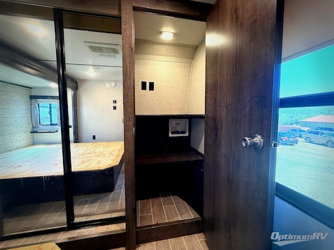 2019 Keystone Montana High Country 365BH RV Photo 4