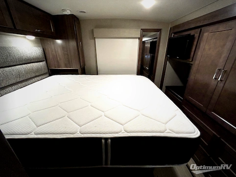 2022 Winnebago Adventurer 29B RV Photo 4