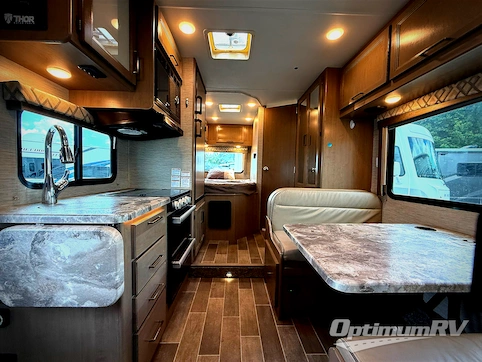 2022 Thor Quantum SE SE22 Ford RV Photo 2