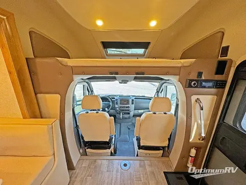 2019 Tiffin Wayfarer 25 RW RV Photo 2