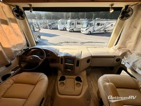 2017 Thor Hurricane 31S RV Photo 2