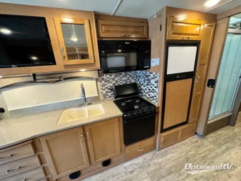 2017 Thor Hurricane 31S RV Photo 3