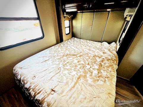 2018 Forest River Georgetown XL 377TS RV Photo 4