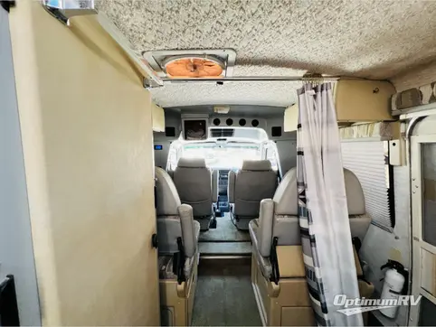 2002 Winnebago Rialta 22QD RV Photo 2