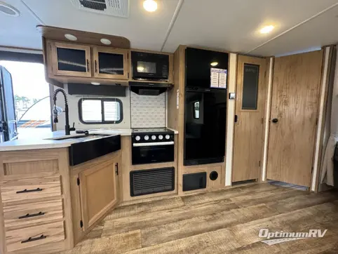 2024 Forest River Cherokee Alpha Wolf 26DBH-L RV Photo 3