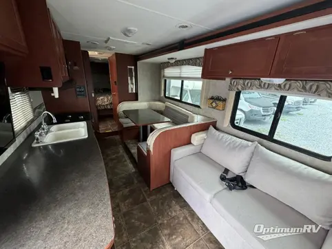 2014 Winnebago Minnie Winnie 31K RV Photo 2