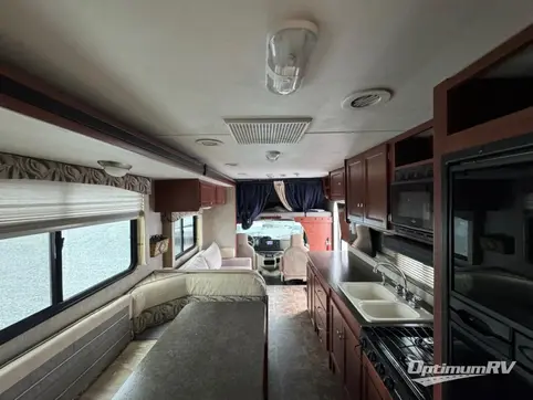 2014 Winnebago Minnie Winnie 31K RV Photo 4