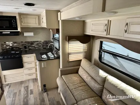 2016 Winnebago Towables Minnie 2401RG RV Photo 4
