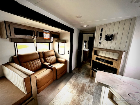 2025 Palomino Puma 32BHQS RV Photo 2