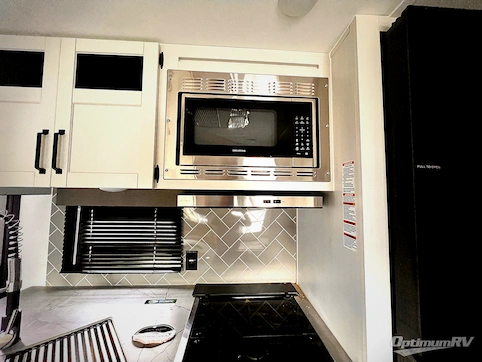 2025 Palomino Puma 32BHQS RV Photo 3